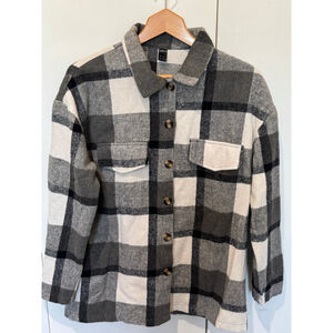 Women's SHEIN White Black Grey Plaid Button Front Shacket Size 6